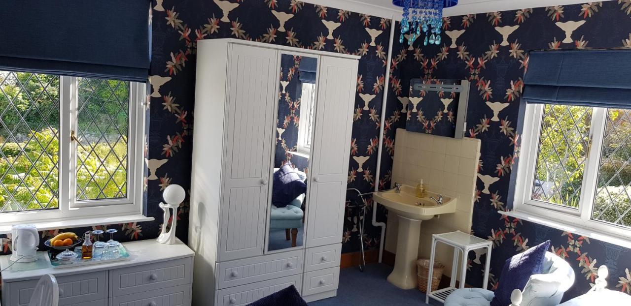 Bed and Breakfast Wychwood House Penally Esterno foto