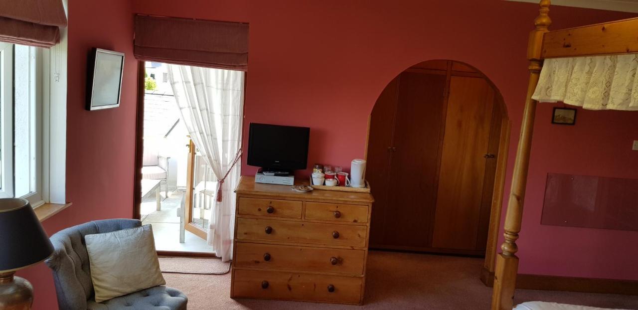Bed and Breakfast Wychwood House Penally Esterno foto
