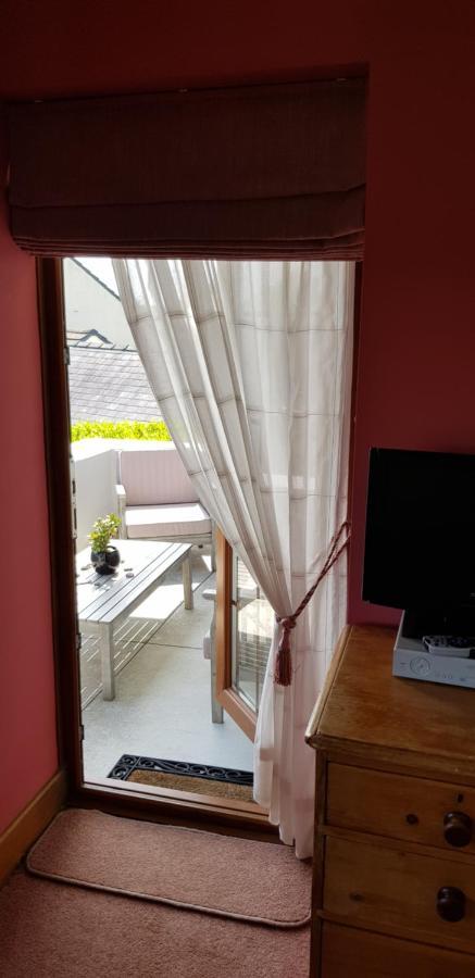 Bed and Breakfast Wychwood House Penally Esterno foto