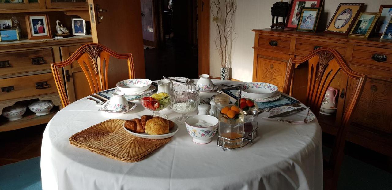 Bed and Breakfast Wychwood House Penally Esterno foto