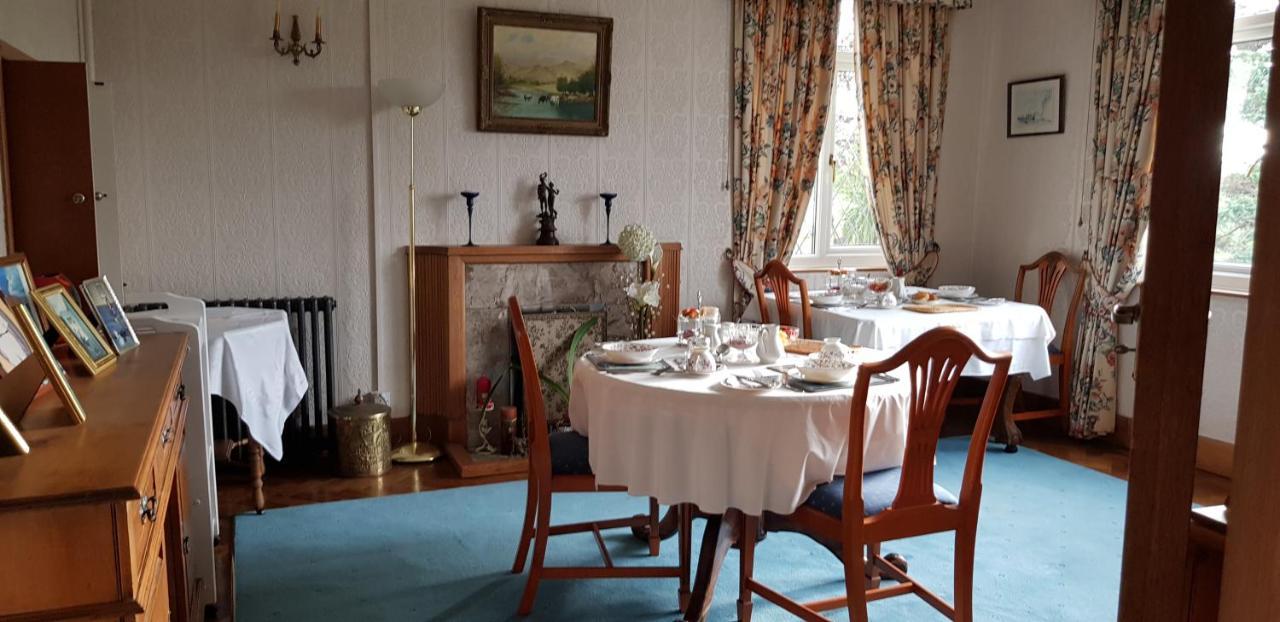 Bed and Breakfast Wychwood House Penally Esterno foto