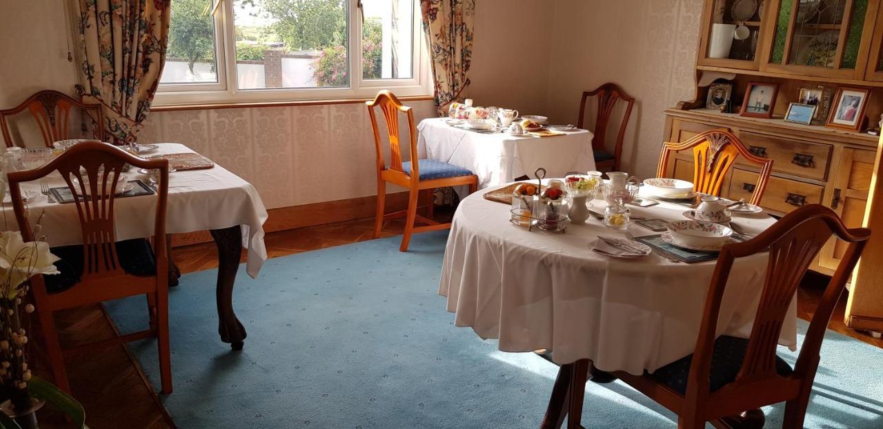 Bed and Breakfast Wychwood House Penally Esterno foto