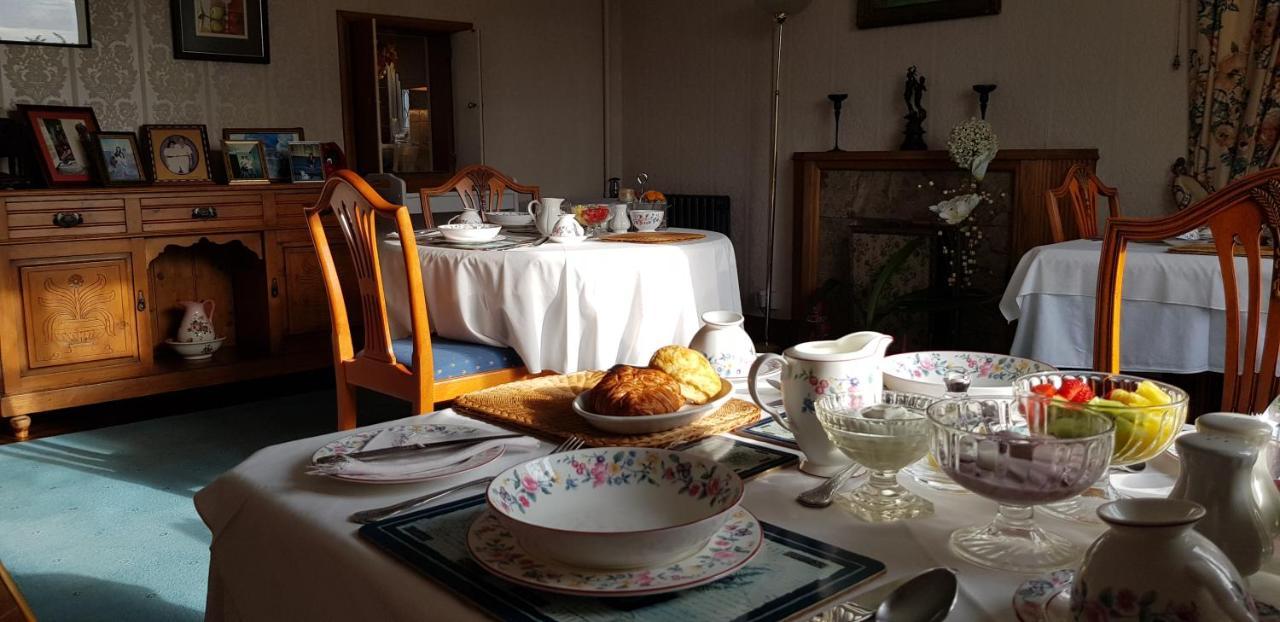 Bed and Breakfast Wychwood House Penally Esterno foto