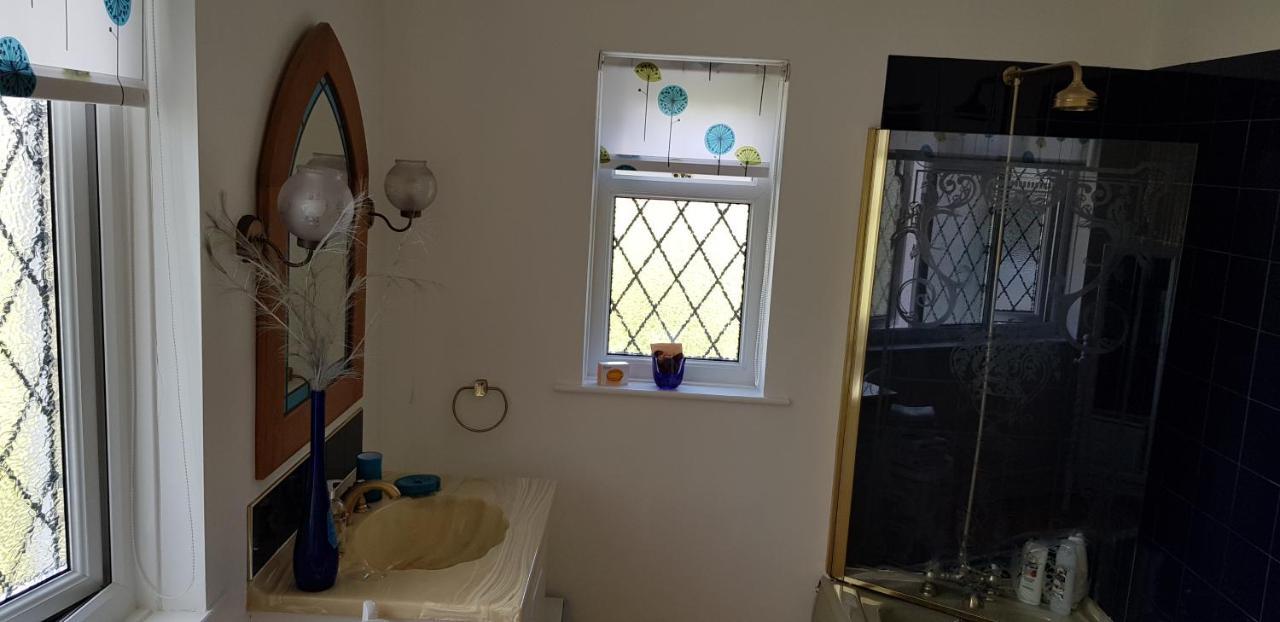 Bed and Breakfast Wychwood House Penally Esterno foto