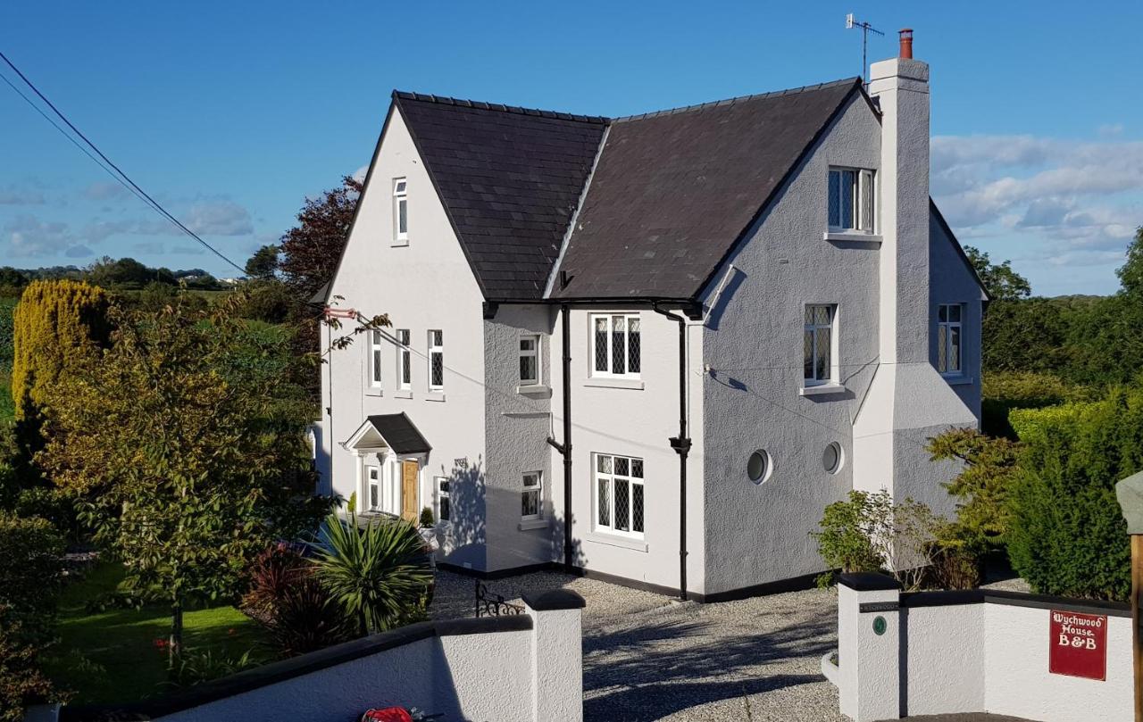 Bed and Breakfast Wychwood House Penally Esterno foto
