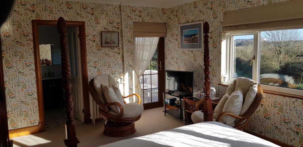 Bed and Breakfast Wychwood House Penally Esterno foto