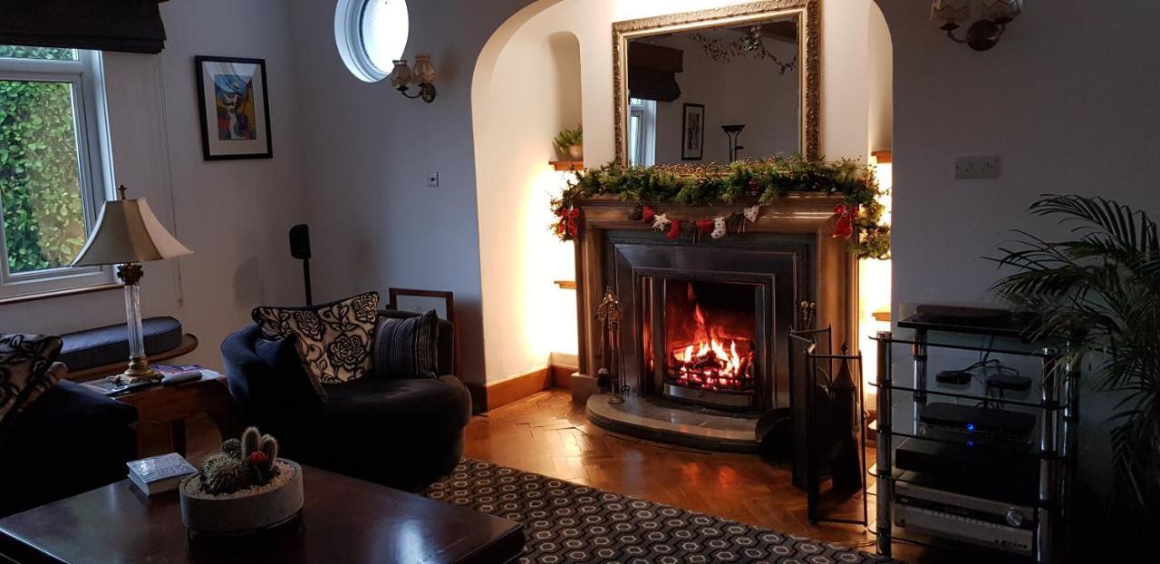 Bed and Breakfast Wychwood House Penally Esterno foto