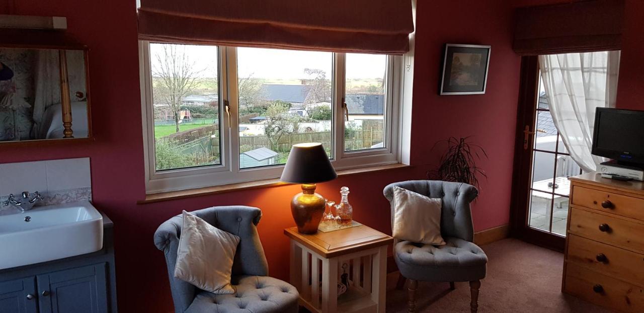 Bed and Breakfast Wychwood House Penally Esterno foto