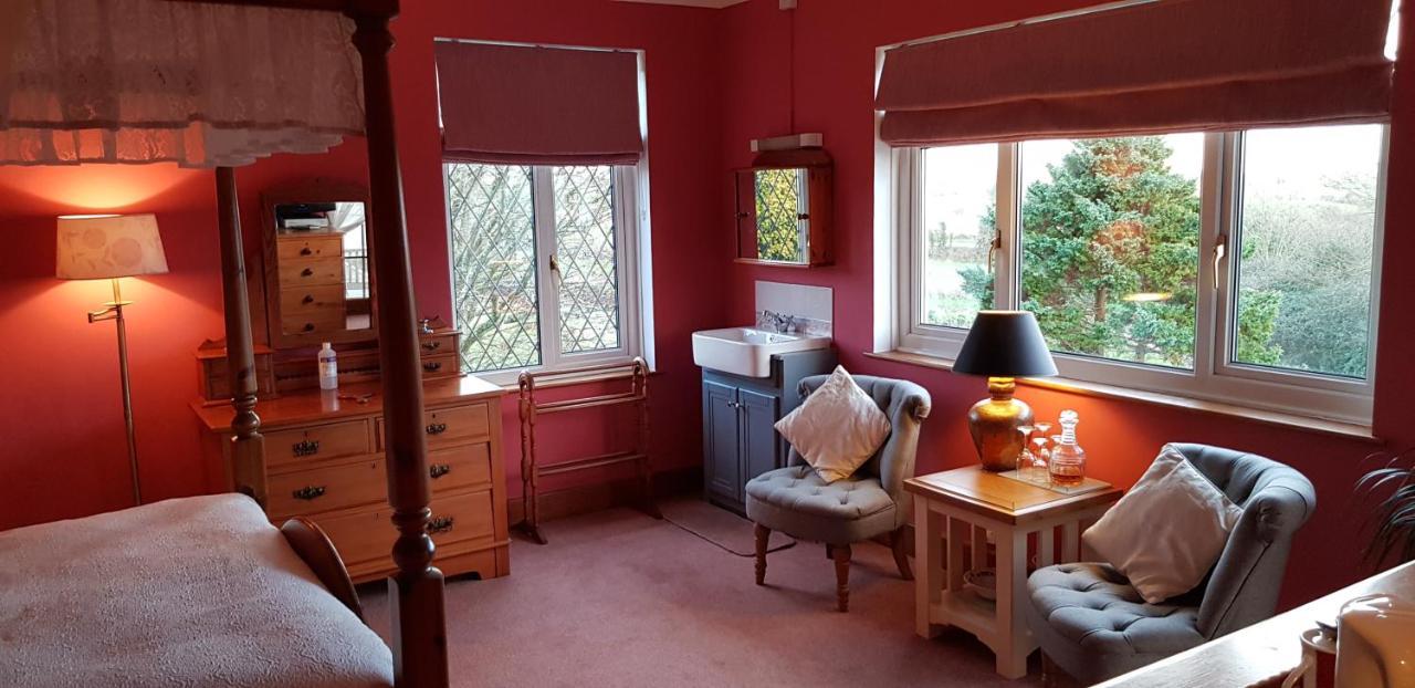 Bed and Breakfast Wychwood House Penally Esterno foto