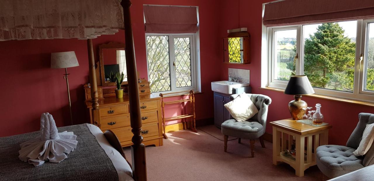 Bed and Breakfast Wychwood House Penally Esterno foto