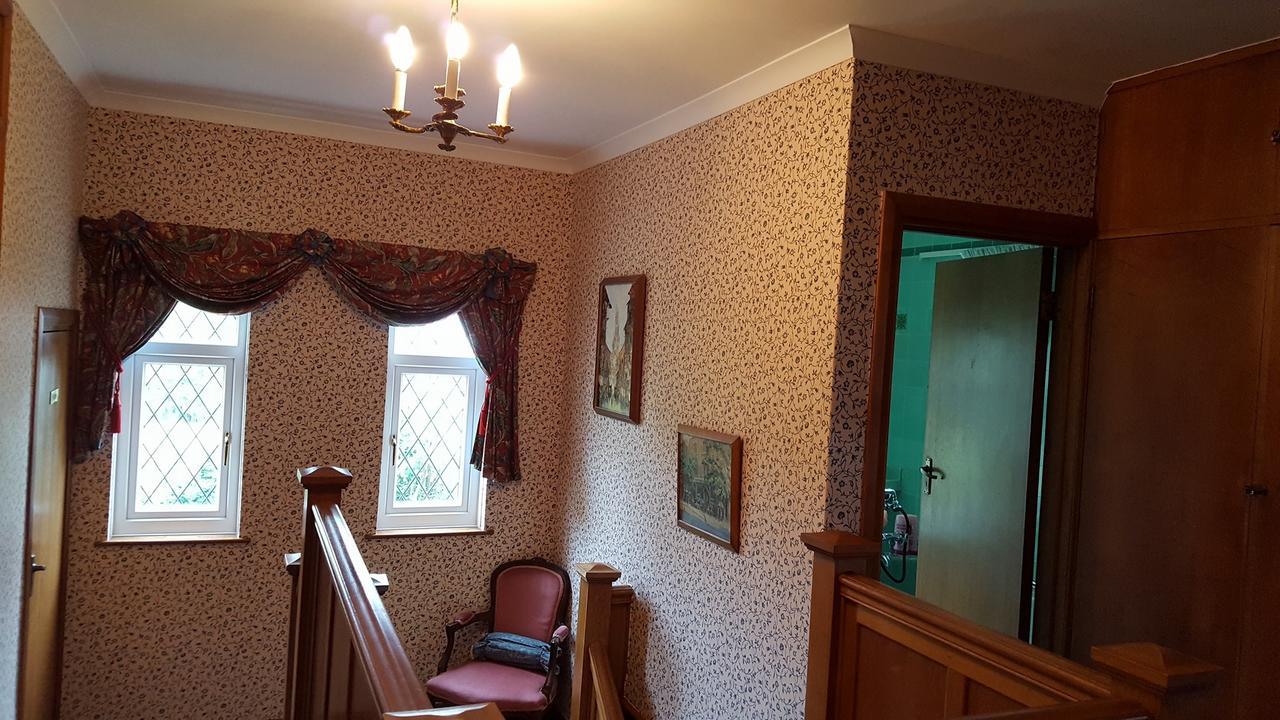 Bed and Breakfast Wychwood House Penally Esterno foto