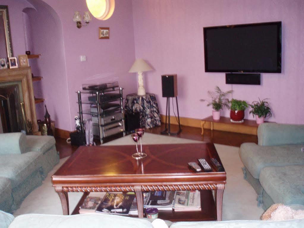 Bed and Breakfast Wychwood House Penally Esterno foto