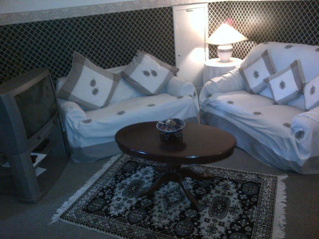 Bed and Breakfast Wychwood House Penally Esterno foto