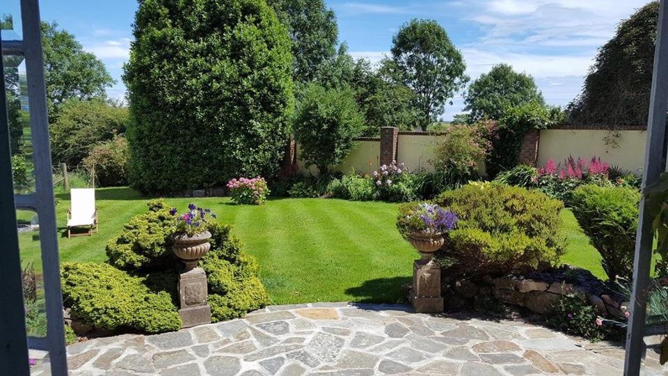 Bed and Breakfast Wychwood House Penally Esterno foto